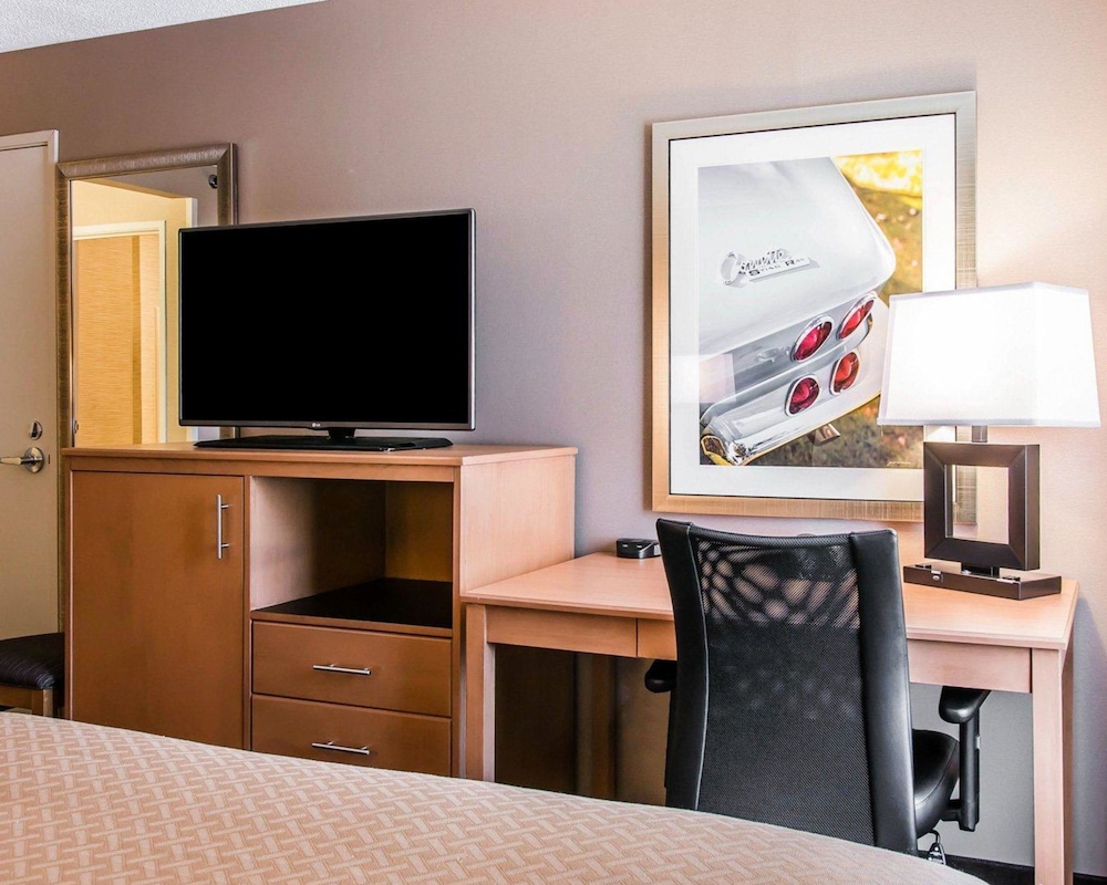 Quality Inn & Suites Warren - Detroit 40/43
