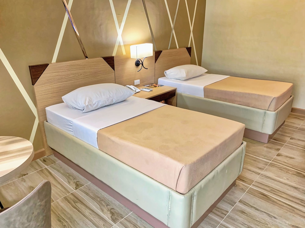 New Dawn Hotel Plus 13/79
