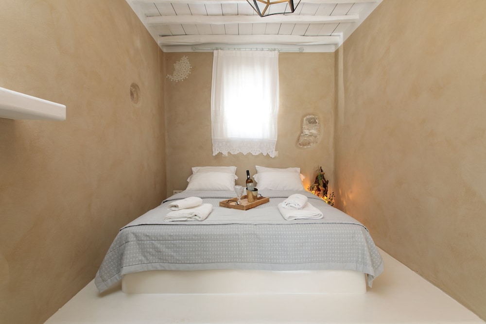 COMFORT, KING BED, PATIO, GARDEN AREA