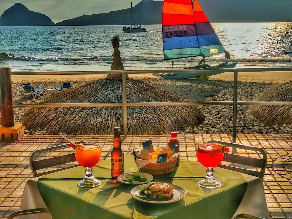 Suites Las Flores Beach Mazatlan 27/50
