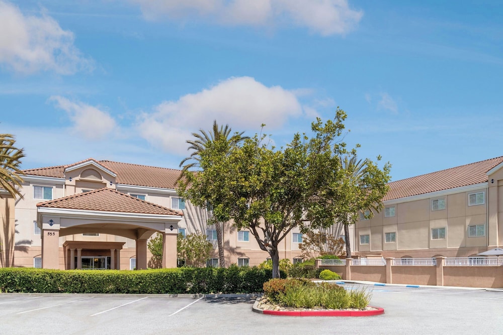 Fairfield Inn Suites San Francisco San Carlos 4/50