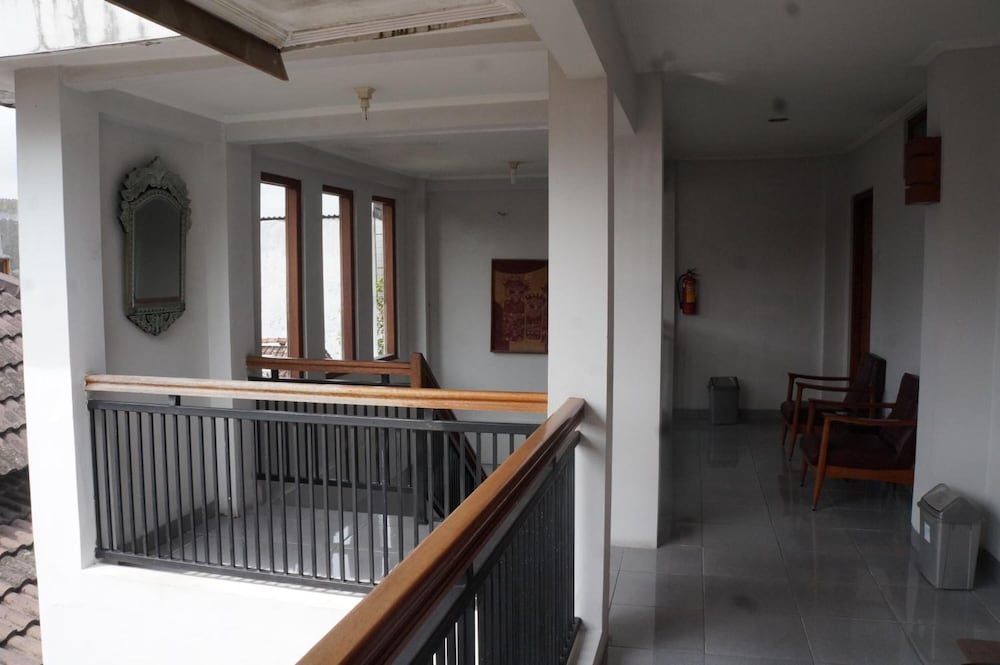 Hotel Kirana 50/54