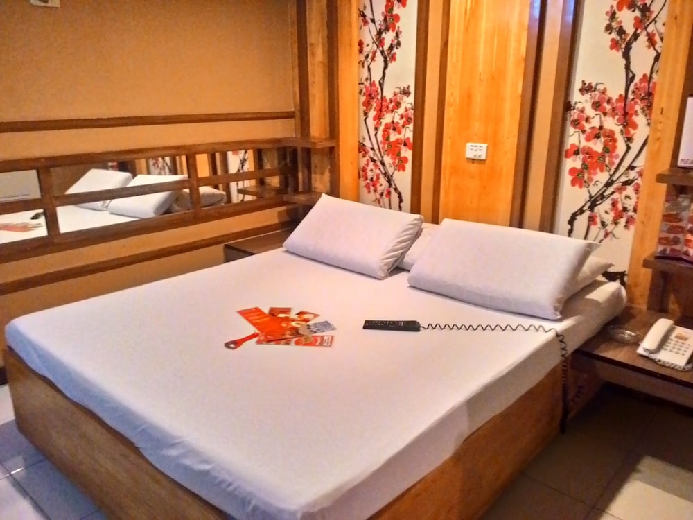 EXECUTIVE, QUEEN BED