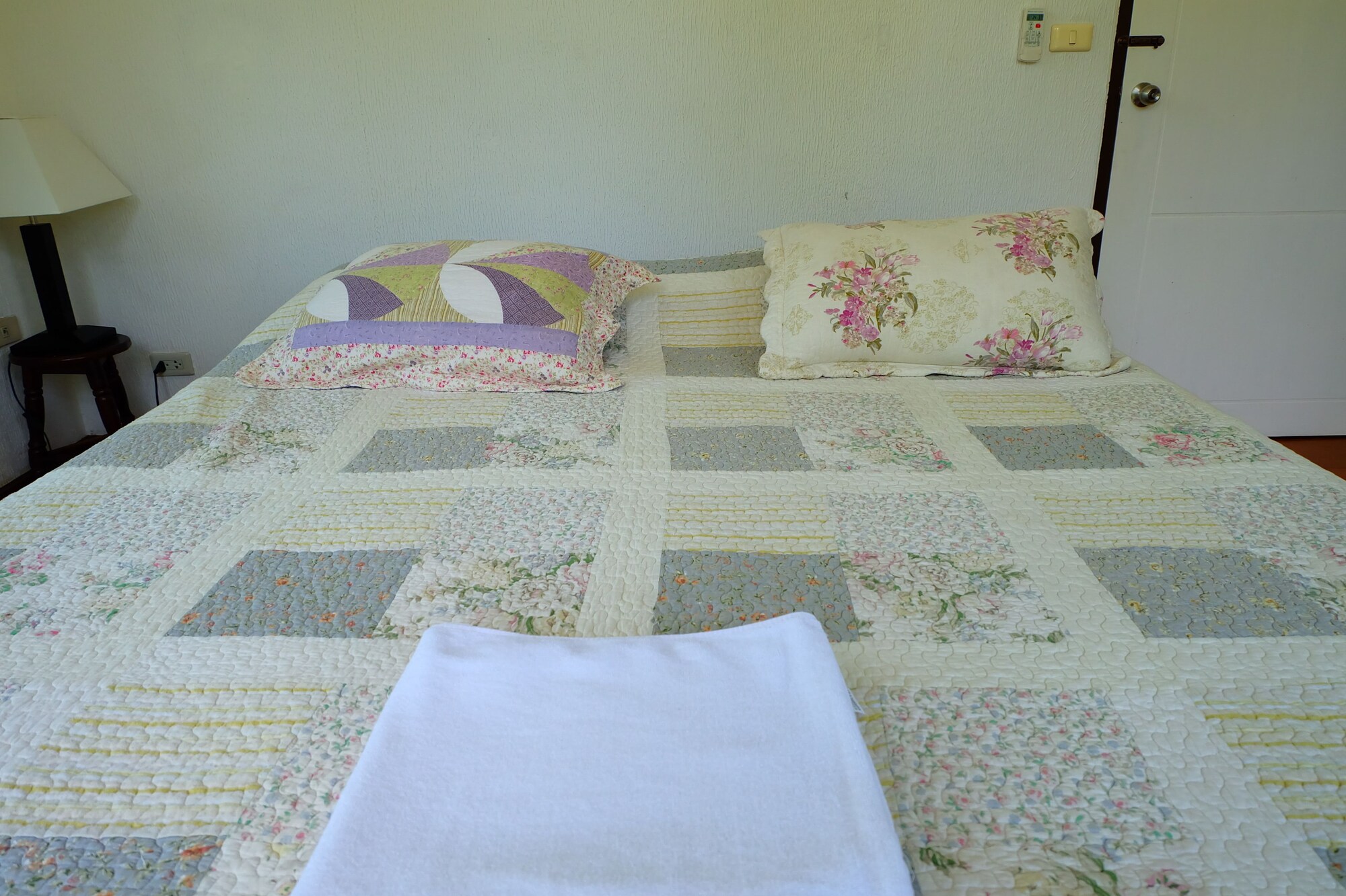 غرفة ديلوكس بسريرين مزدوجين بإطلالة على الحديقة بغرفتي نوم، Villa Franjipani Maerim 8/10