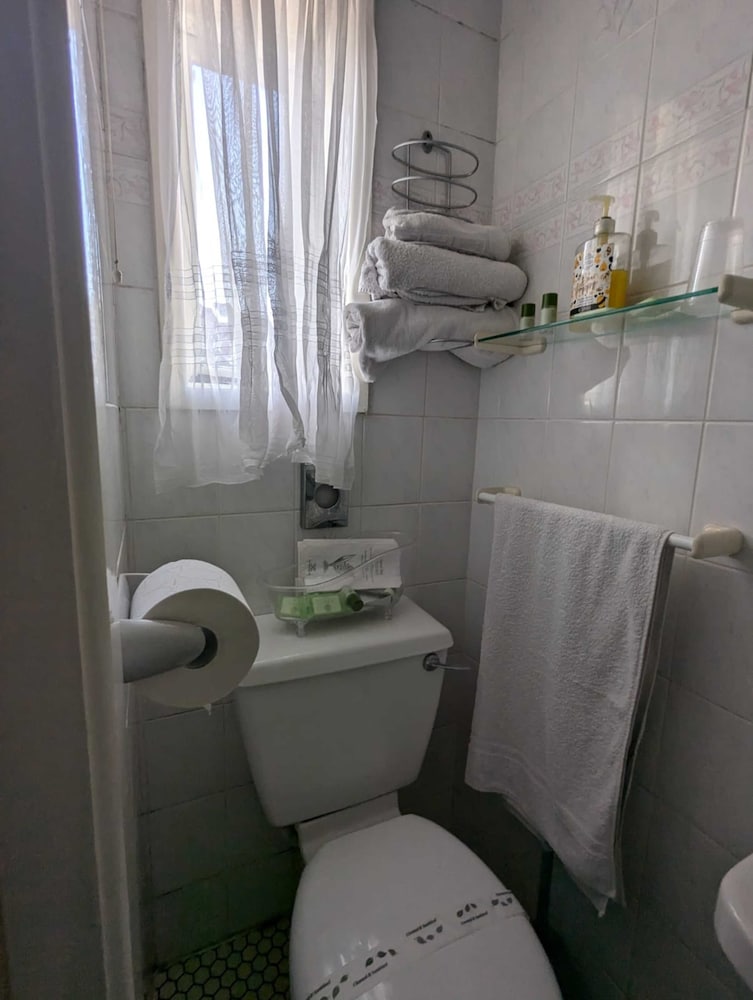 OYO Wynnstay Hotel 32/35