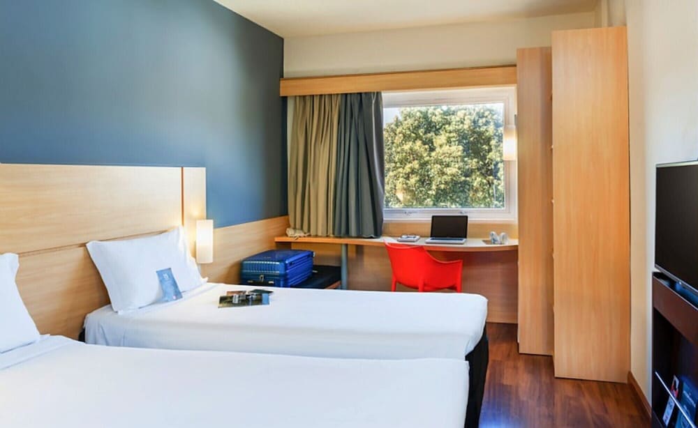 Ibis Asuncion 24/69