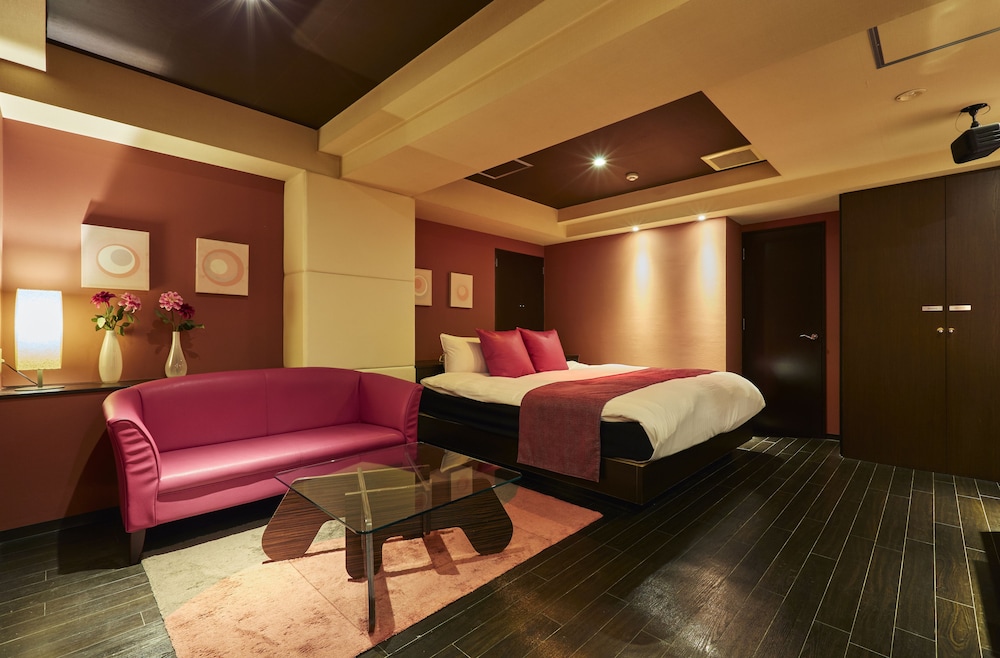 Hotel Love 11/50