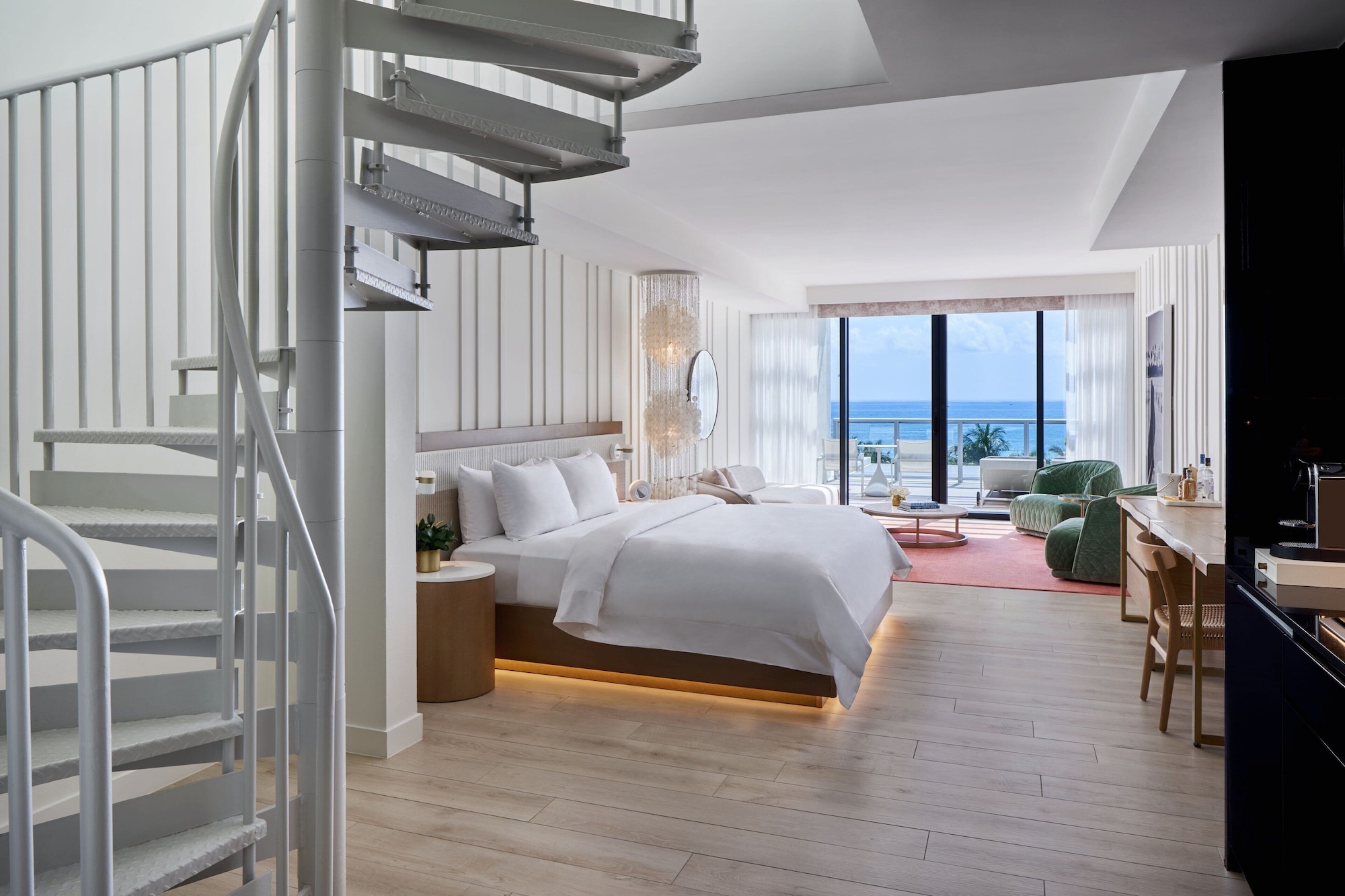 ROOF TOP, BI LEVEL, SUITE, KING BED, OCEAN FRONT, PLUNGE POOL