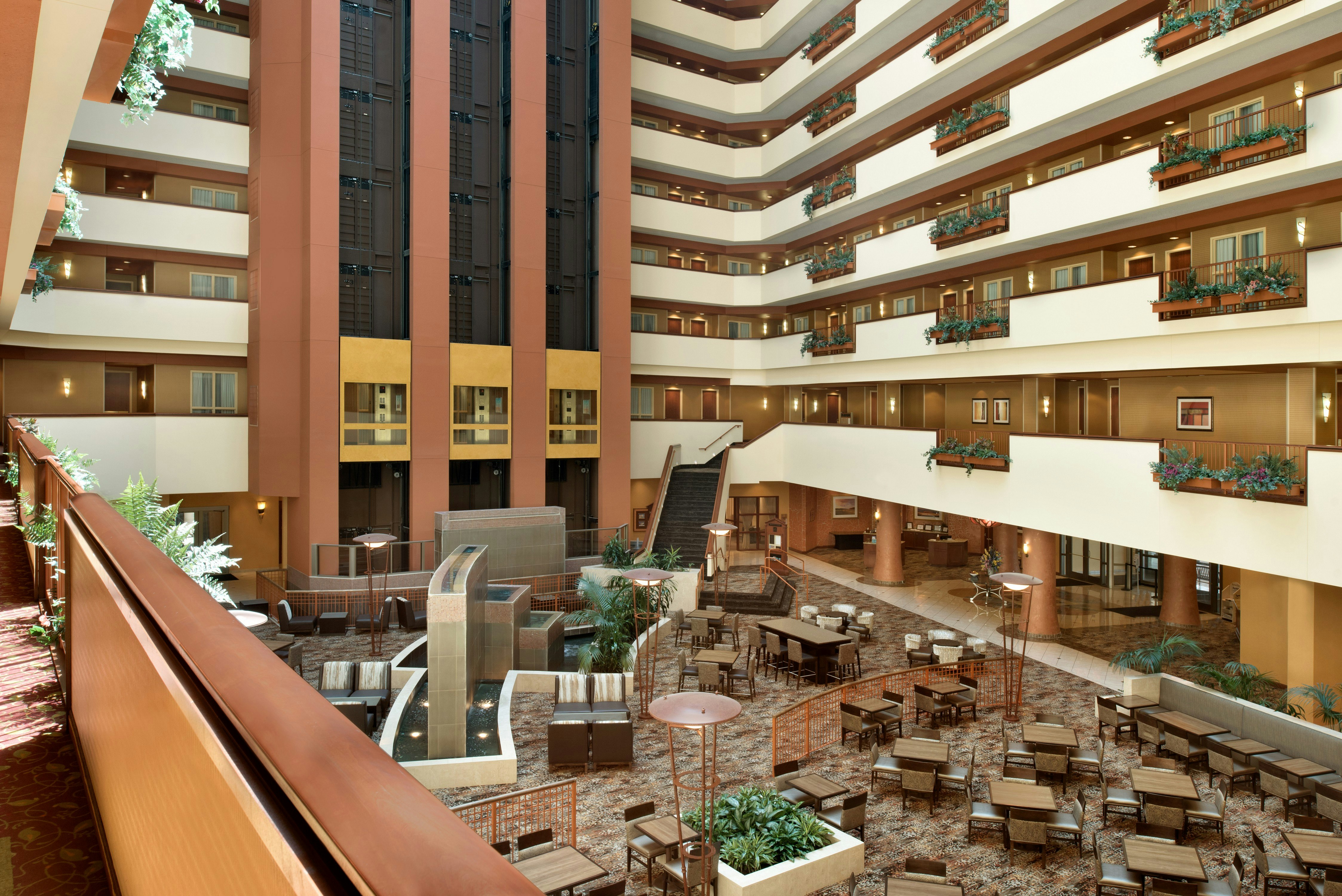 Embassy Suites By Hilton E Peoria Riverfront Conf Center 32/60