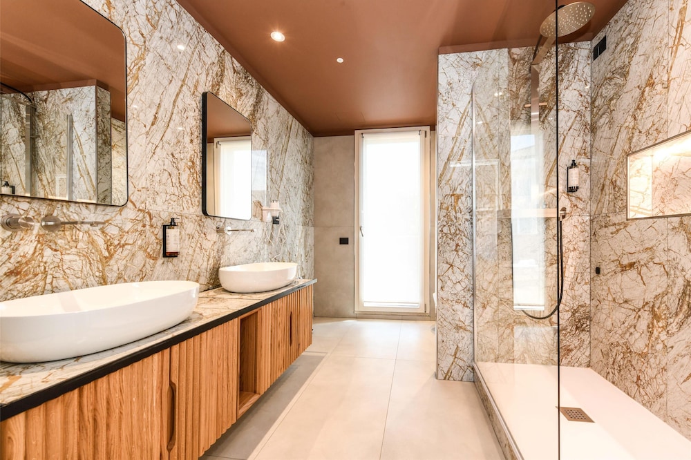 جناح بسرير كوين مع أريكة، Best Western Hotel Arya 3/3