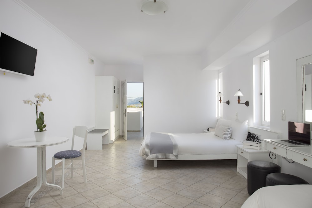Iris Beach Hotel 23/41