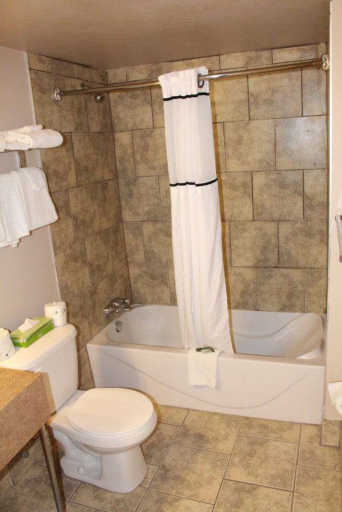 Travelodge by Wyndham Swift Current 34/53