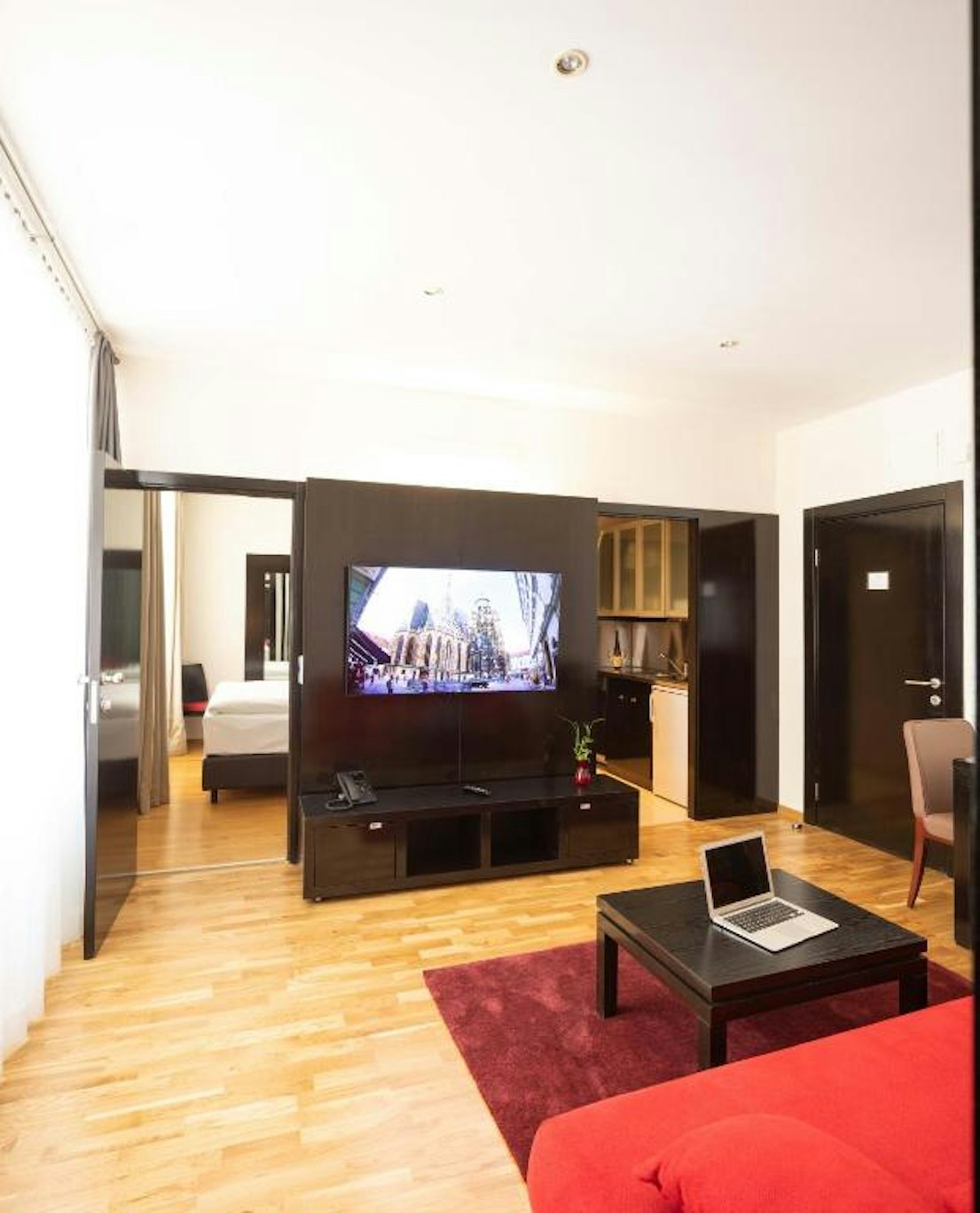 The Levante Rathaus Apartments. 6/60