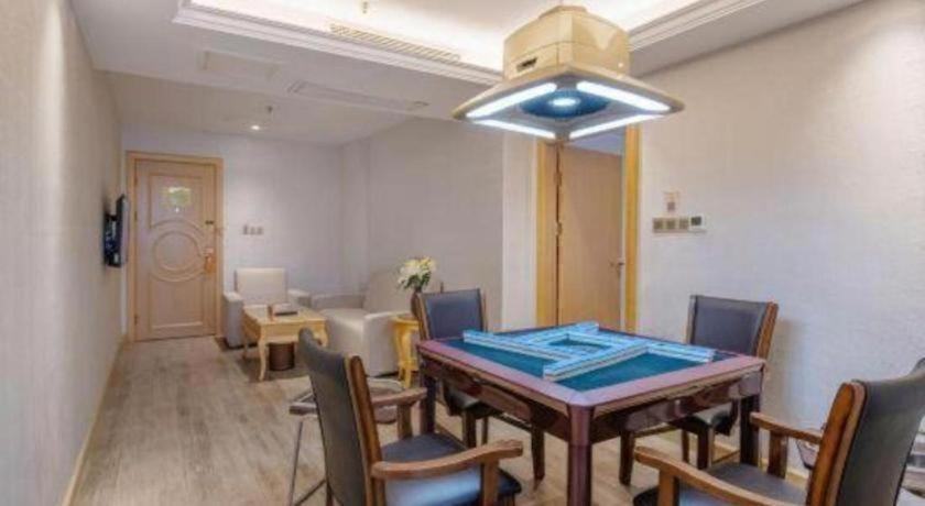 Vienna Hotel Huizhou (Huabianling Square Branch) 40/50