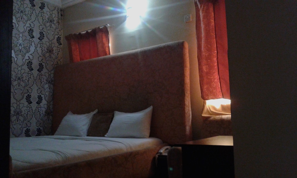 Dcove Hotel & Suites 6/16