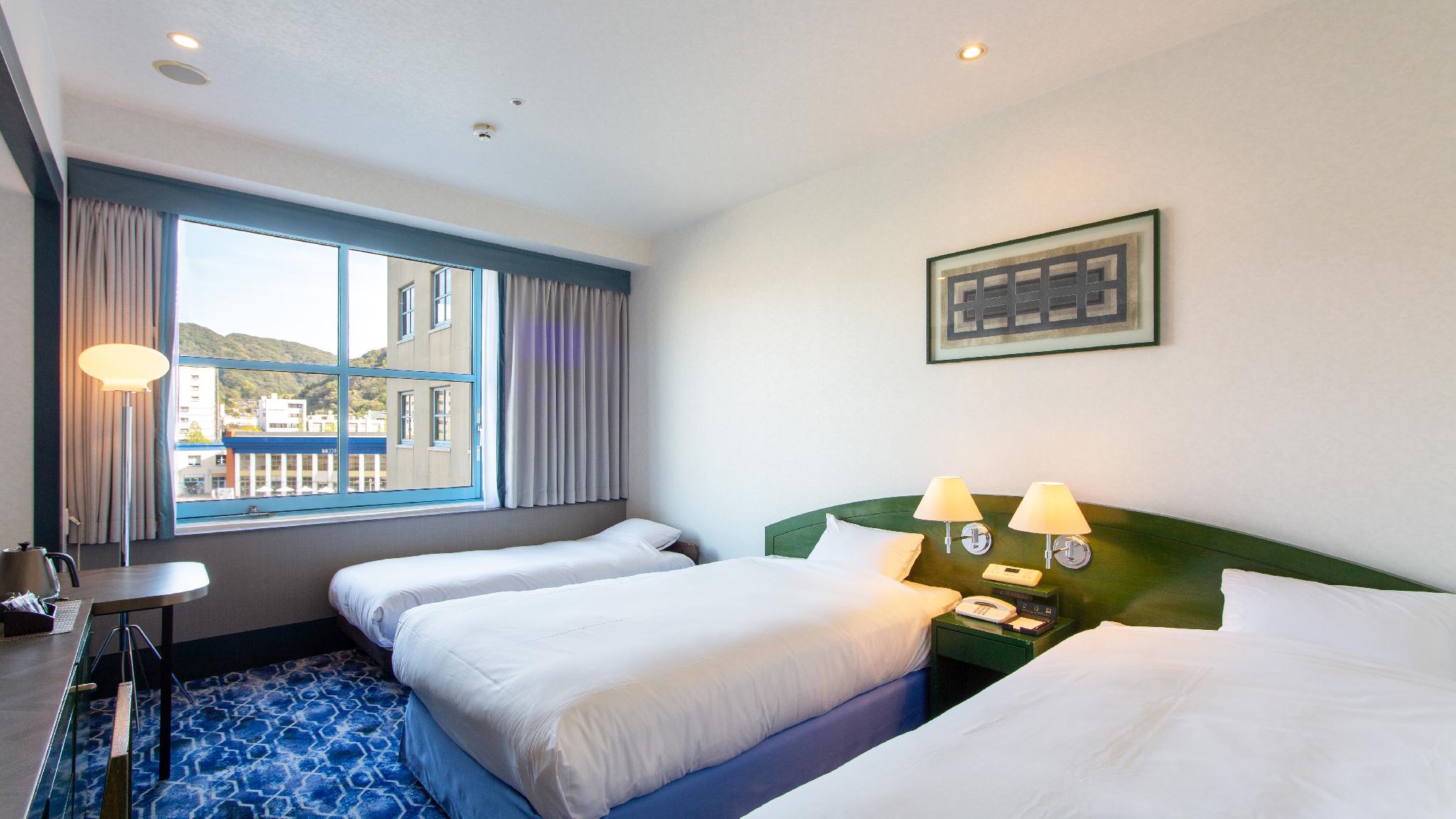 Run of House, Twin Beds, Town Side, City View