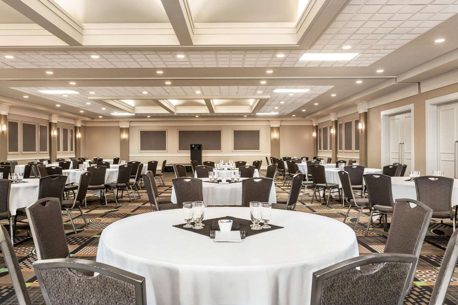 Royal Hotel Calgary, Trademark Collection by Wyndham 21/27