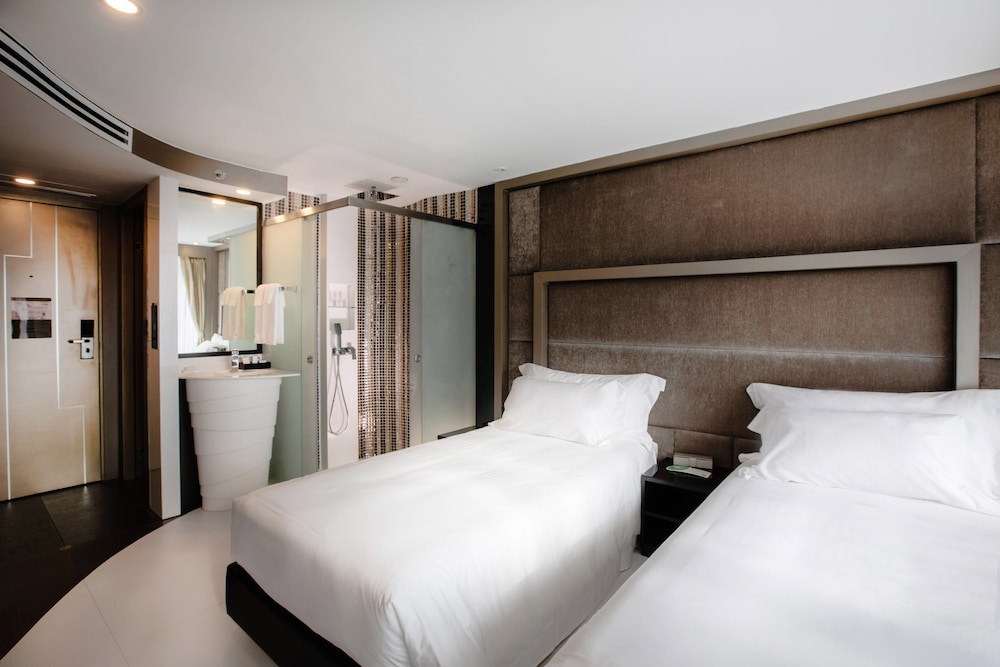Azure Hotel Pattaya 16/32