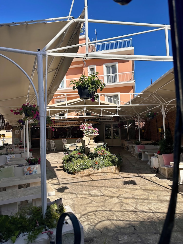 Sirena Beach Hotel 55/56