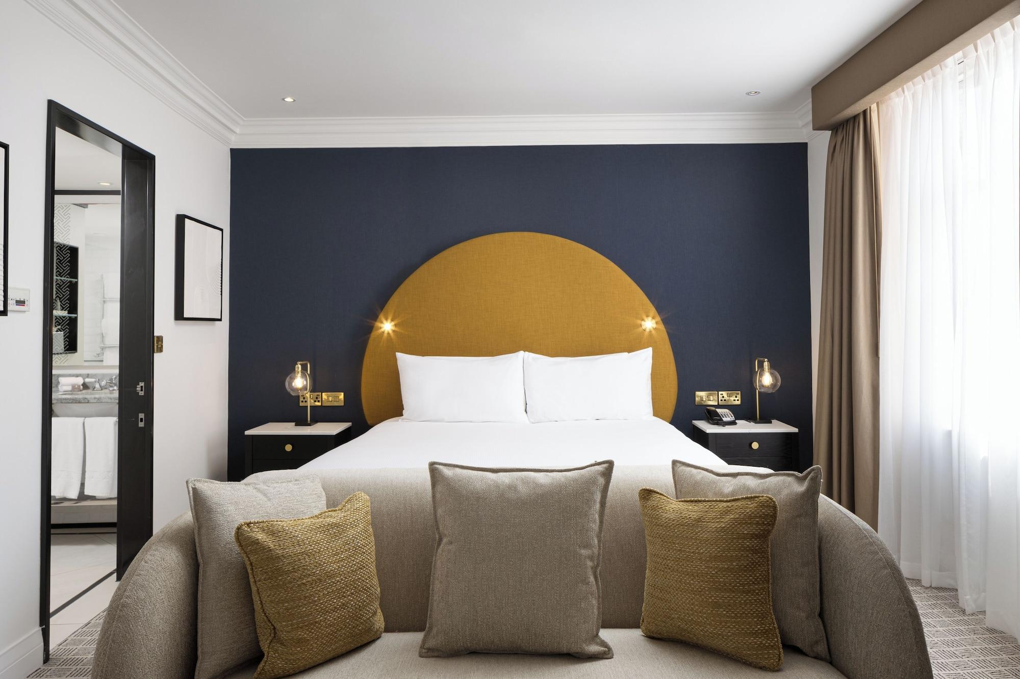 Newly Designed, 2 Bedrooms, Suite, Club Lounge Access