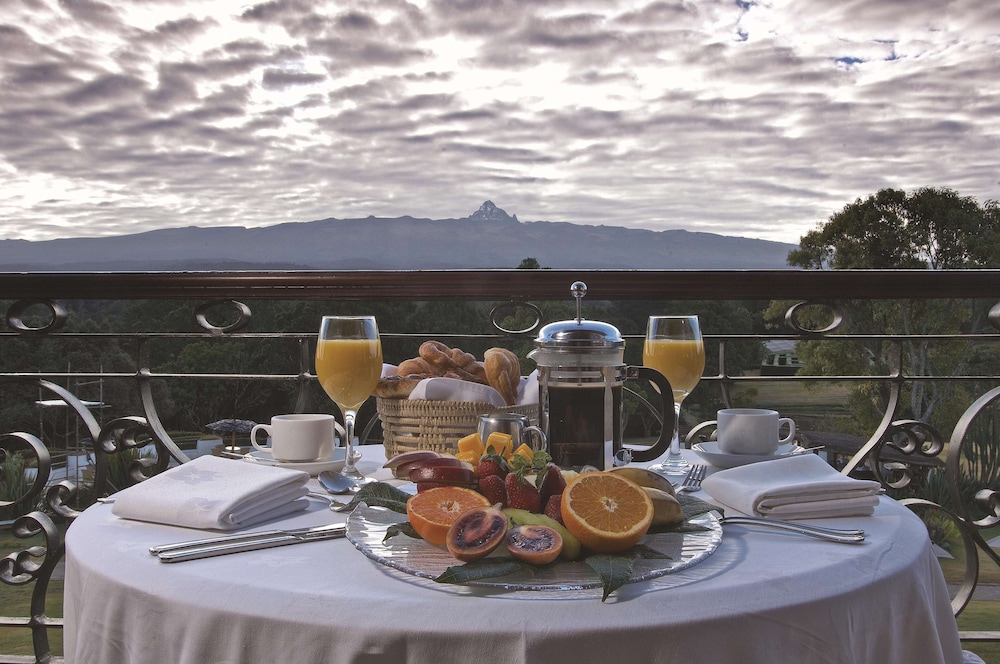 Fairmont Mount Kenya Safari Club 40/50