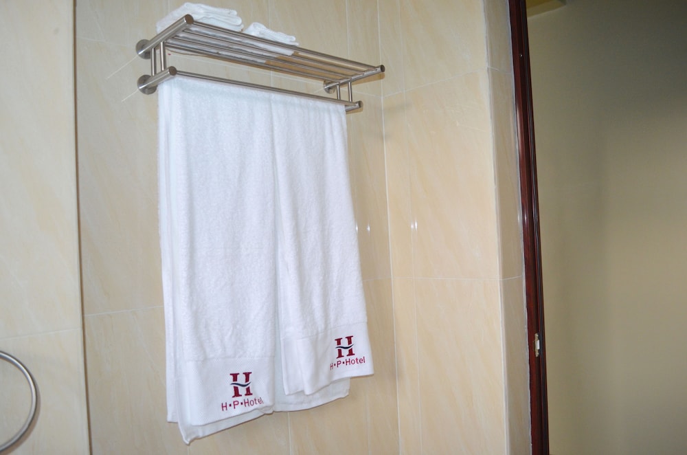 HILLSIDE PLAZA HOTEL 25/66