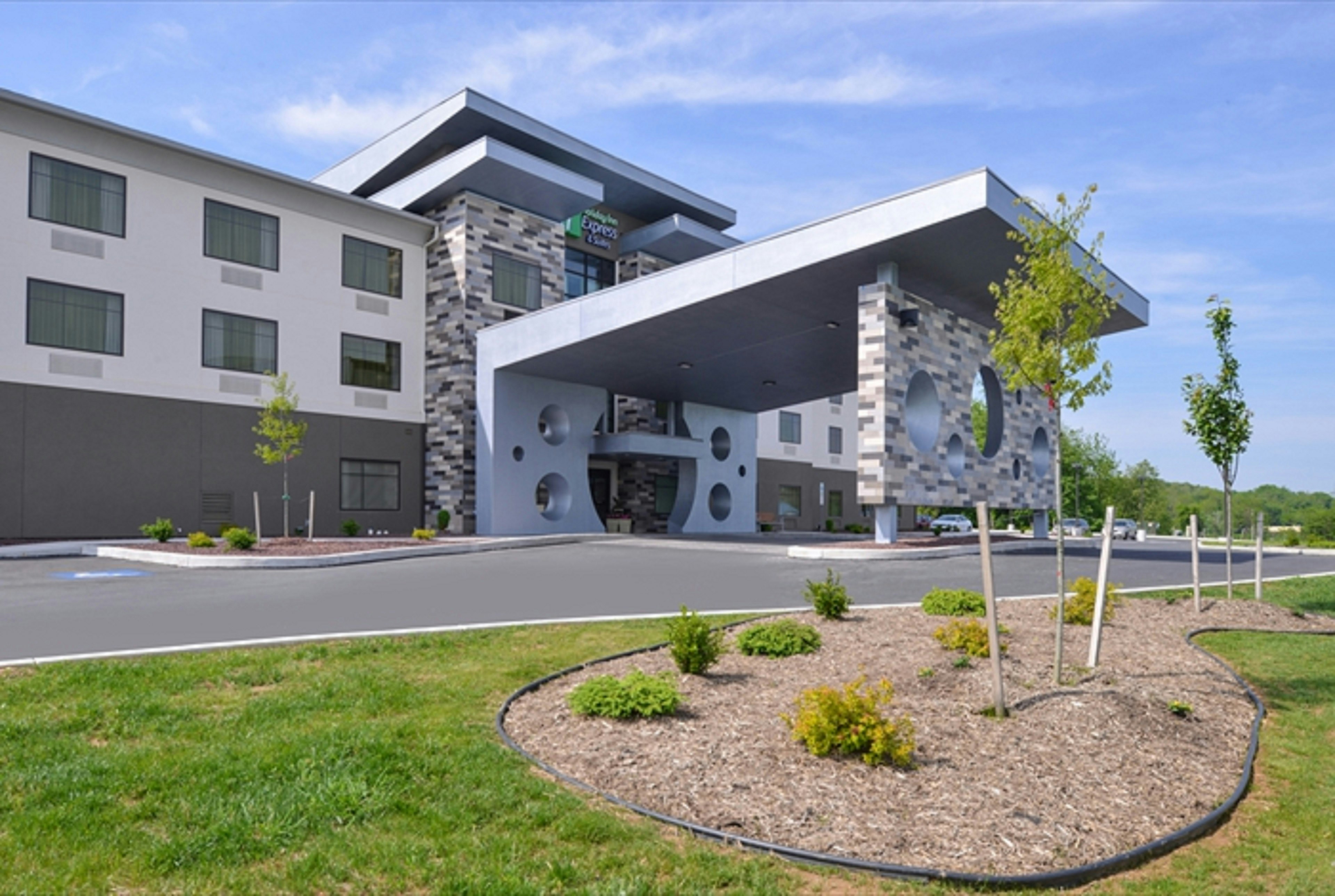 Holiday Inn Express Suites Shippensburg 62/65