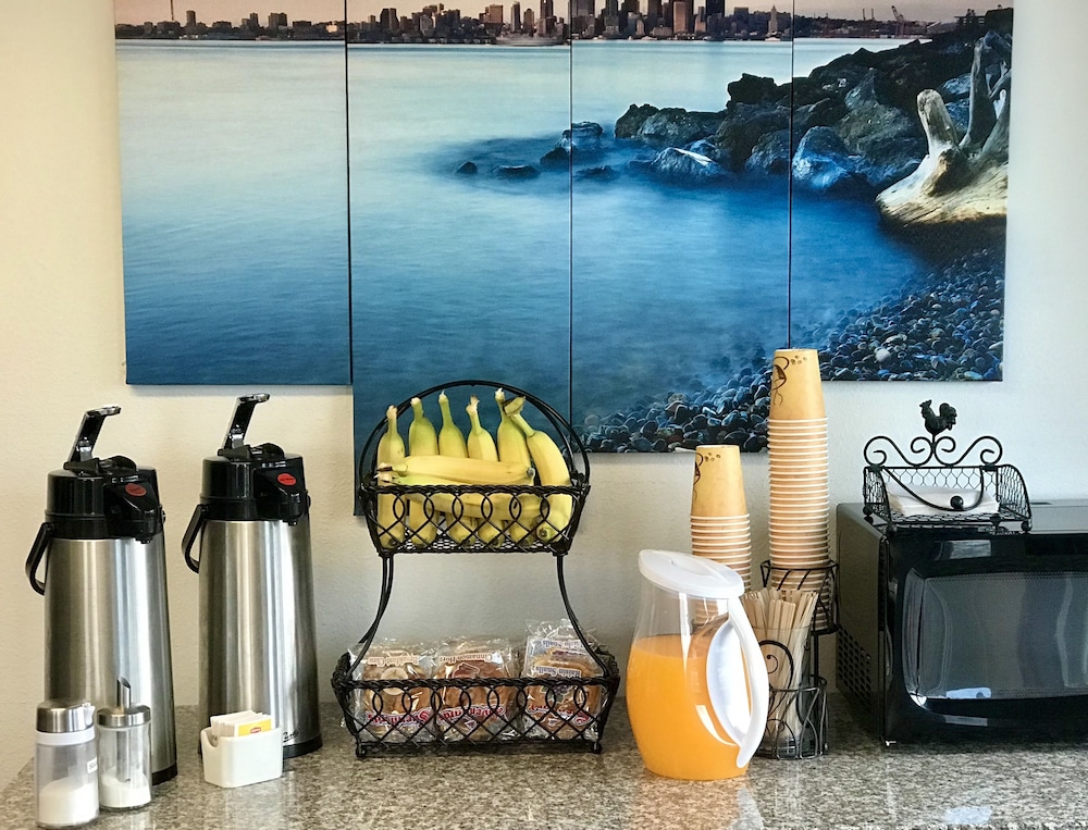 Sea-Tac Airport Value Inn 27/32