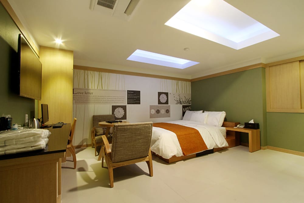 Orsay Hotel 14/38