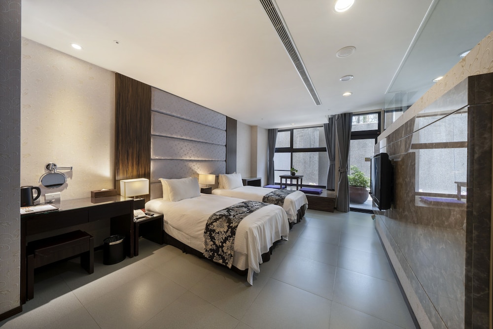 Love, Twin Beds