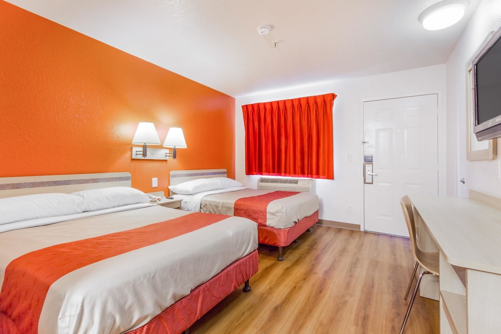 Motel6 Phoenix, AZ - West 15/45