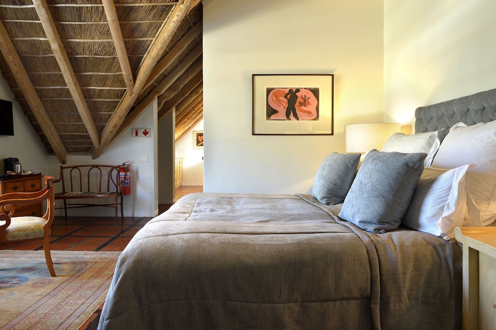 SUITE, KING BED