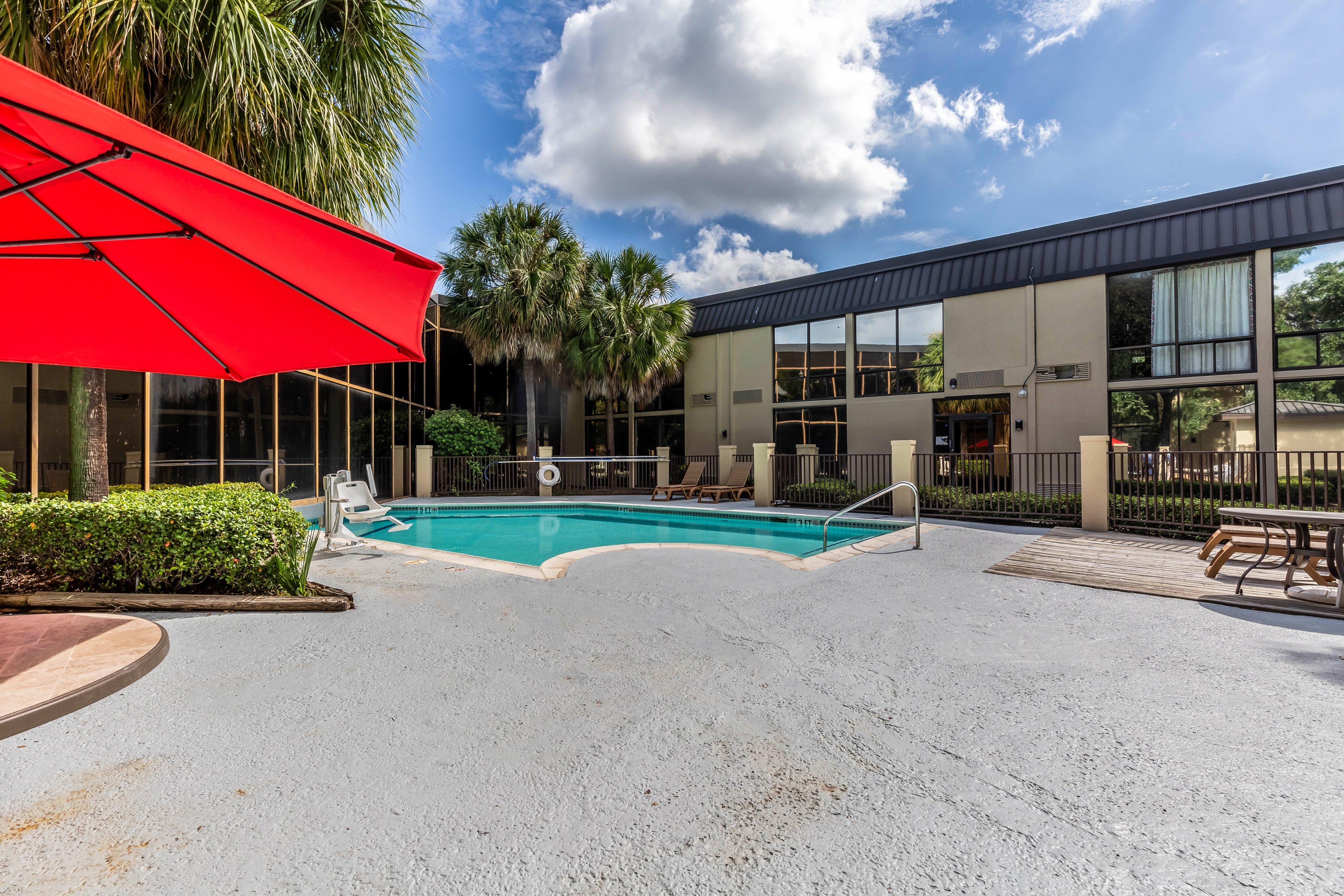 Red Roof Inn Plus and Suites Houston IAH Airport SW 33/34