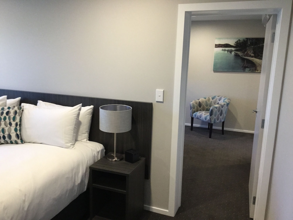 East Pier Hotel 5/26