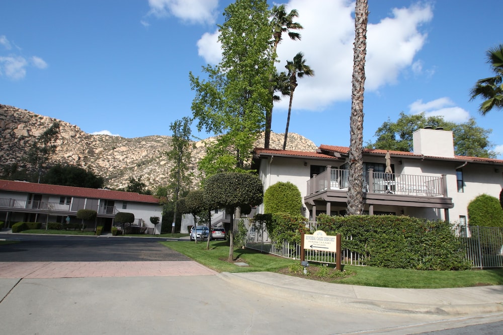 Riviera Oaks Resort & Racquet Club 67/76