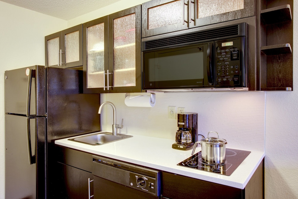 CANDLEWOOD SUITES RALEIGH CRABTREE 45/57