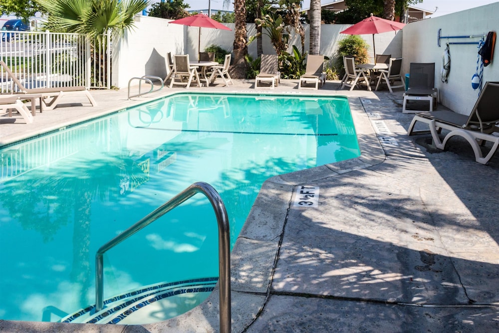 Motel6 Bakersfield, CA - East 27/39