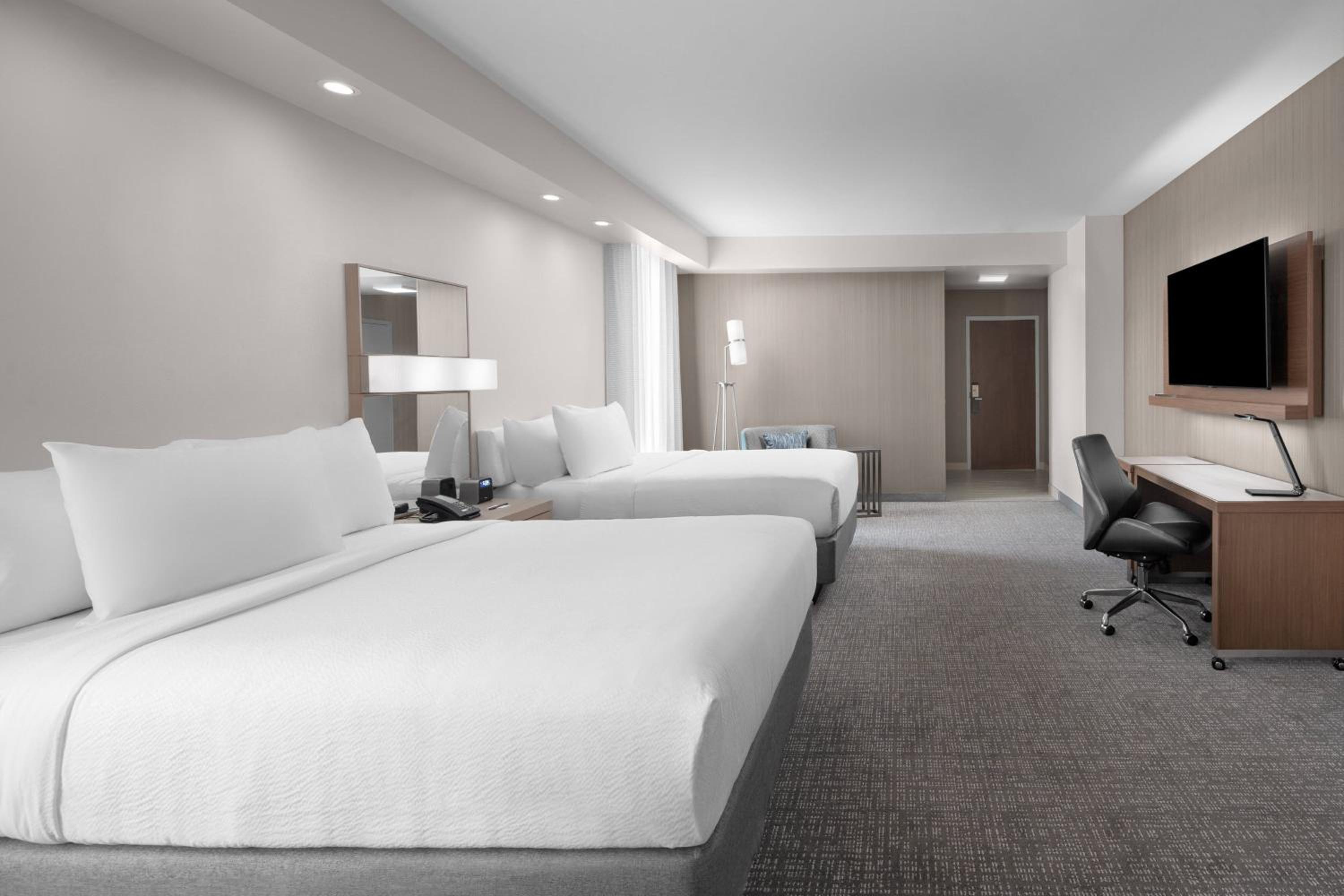 Room at Courtyard by Marriott Clearwater Beach, CLEARWATER BEACH - FL