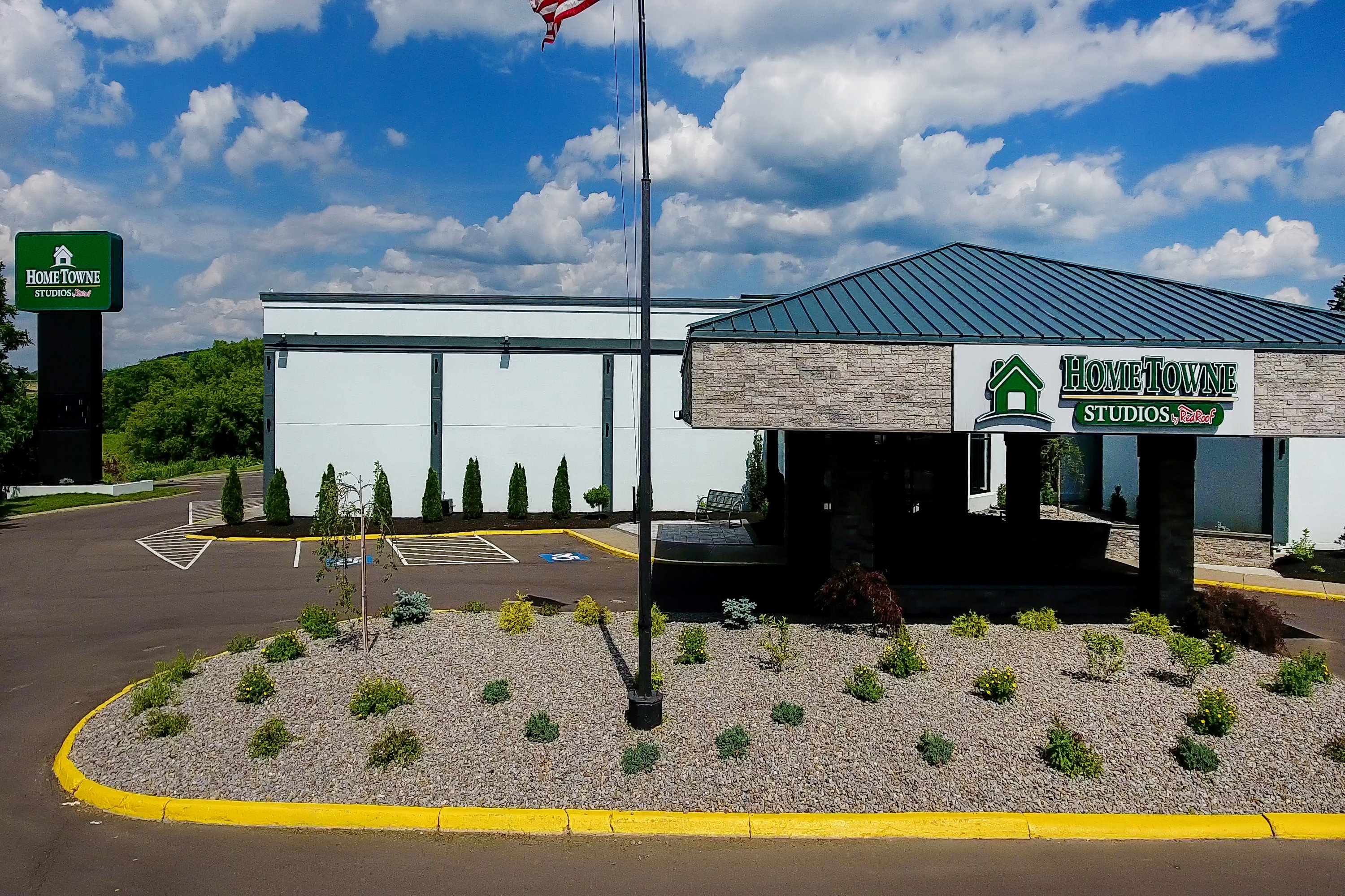 HomeTowne Studios by Red Roof & Conference Center Cortland 52/55