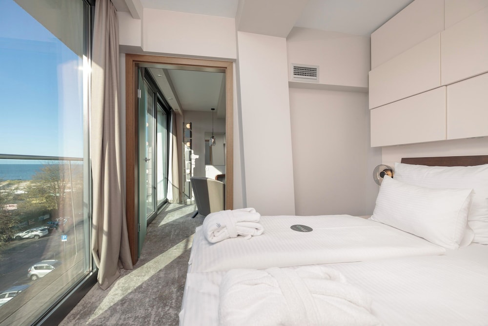 DELUXE, APARTMENT, PARTIAL SEA VIEW