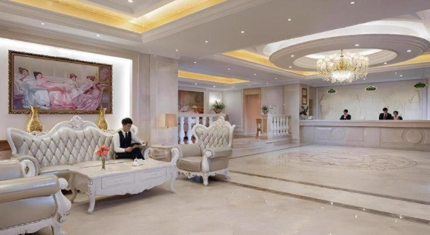 Vienna Hotel (Chongqing Shiqiaopu Metro Station) 15/58