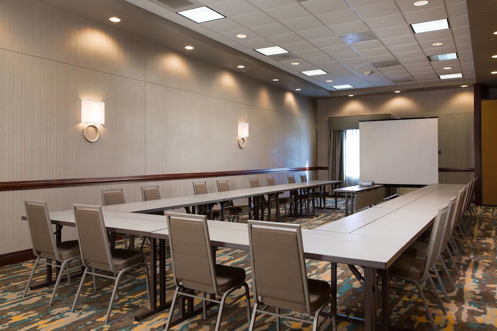 Residence Inn by Marriott Kansas City Airport 37/40