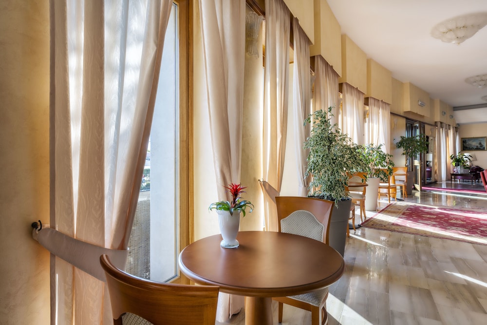 Astura Palace 5/78