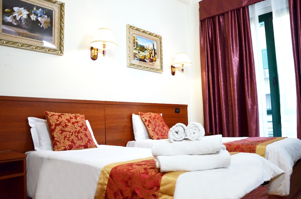 ROOM, TWIN BEDS