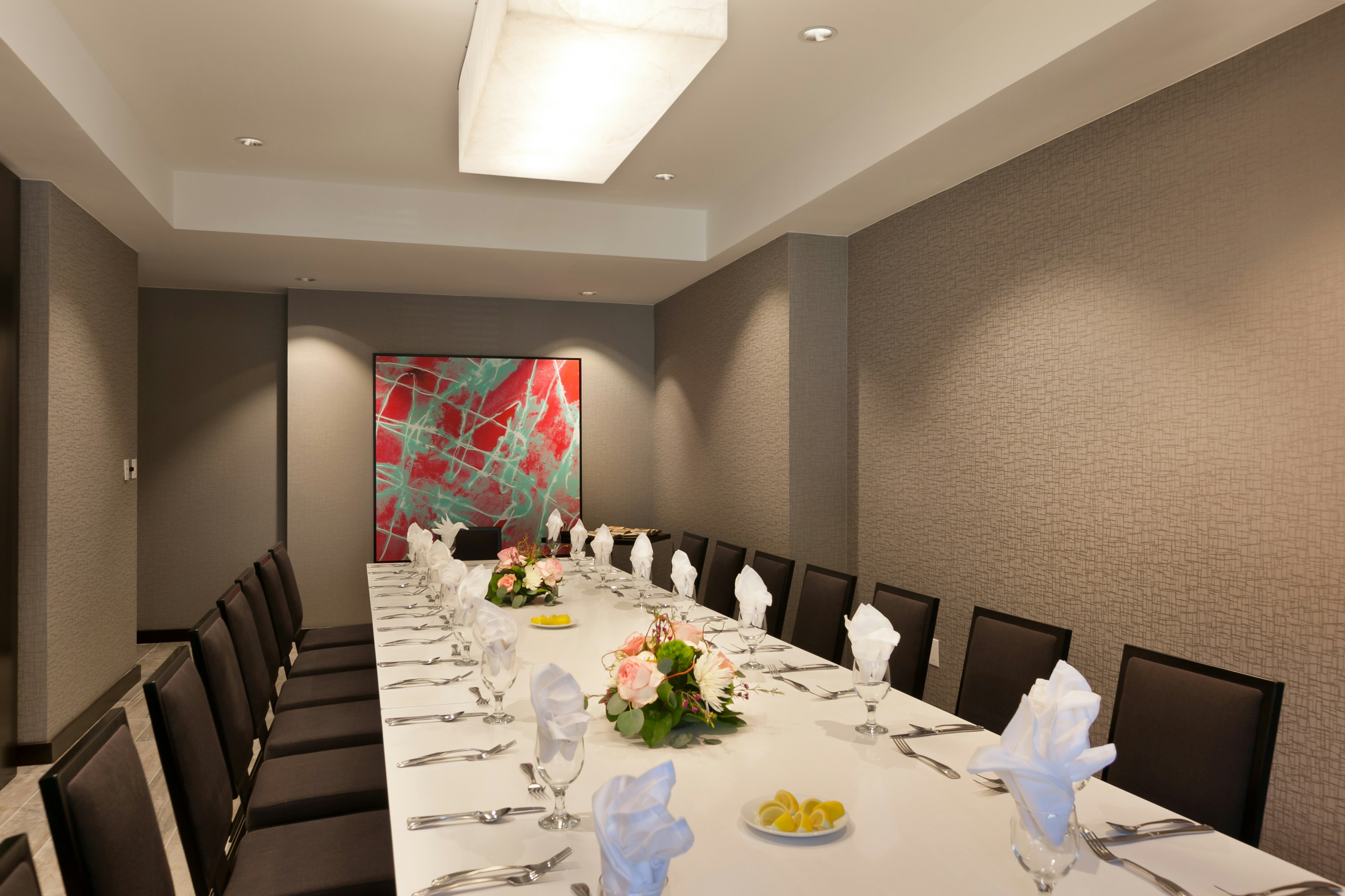 DoubleTree by Hilton Hotel & Suites Houston by the Galleria 23/26