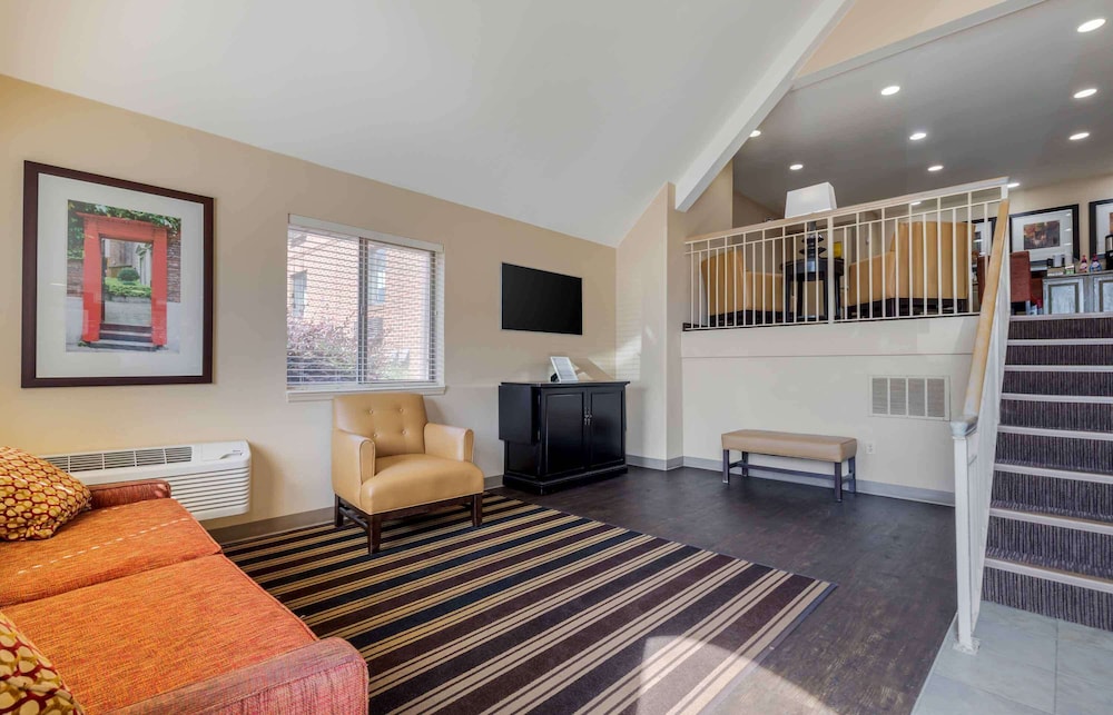 Studio6 Suites Greenville, SC - Haywood Mall 25/45
