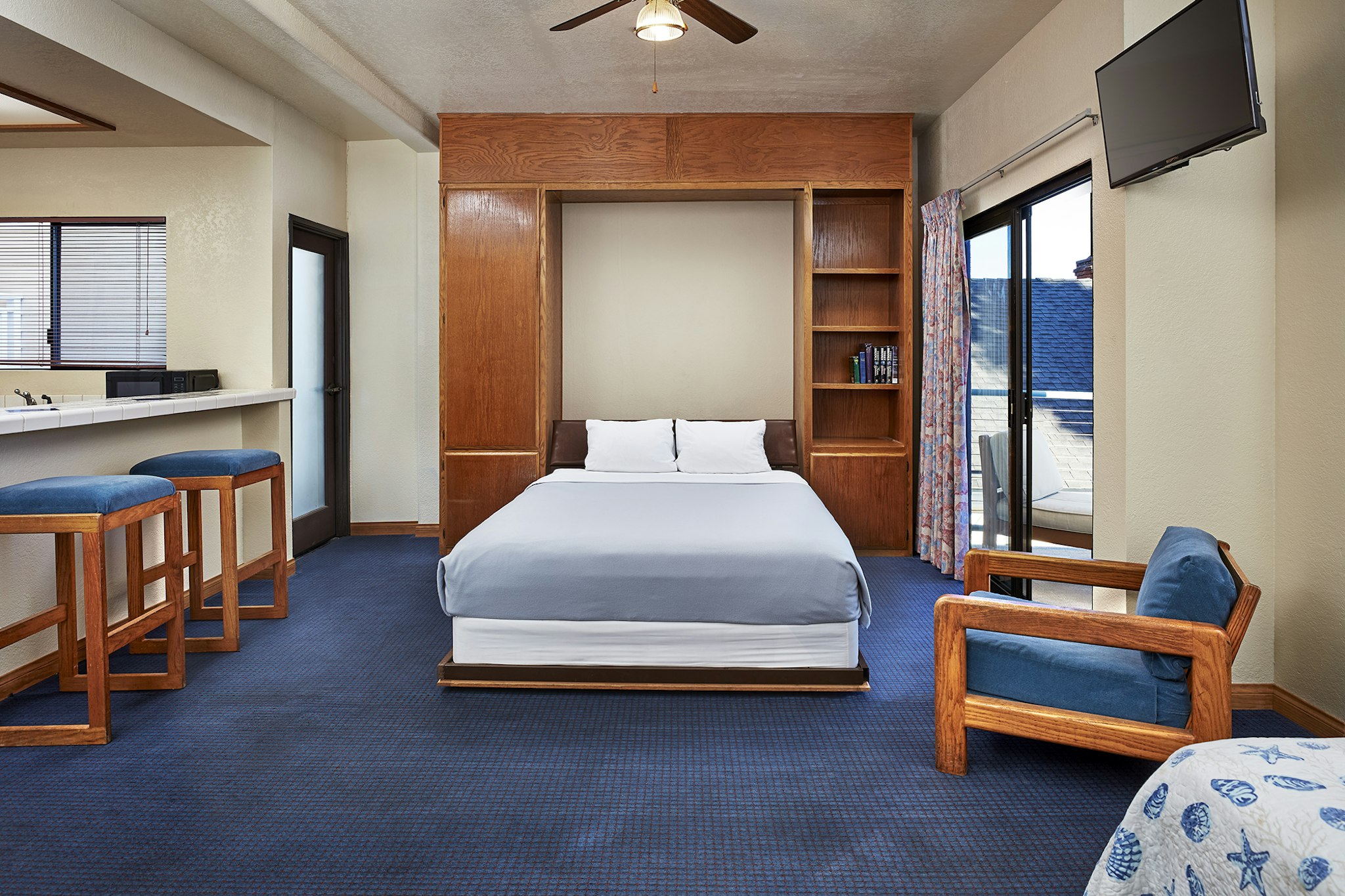 Seaport Village Inn, Avalon 8/33