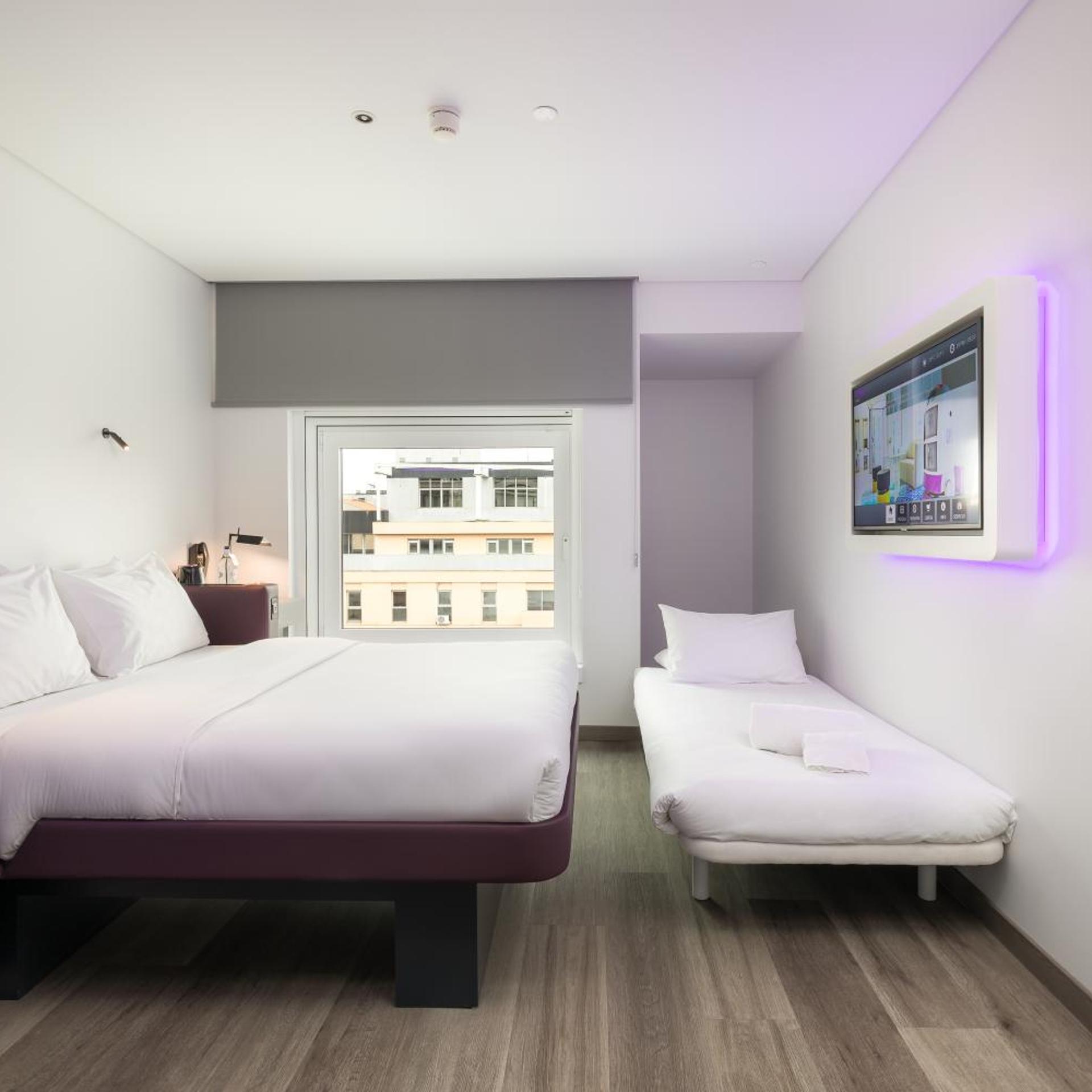 Room, Triple