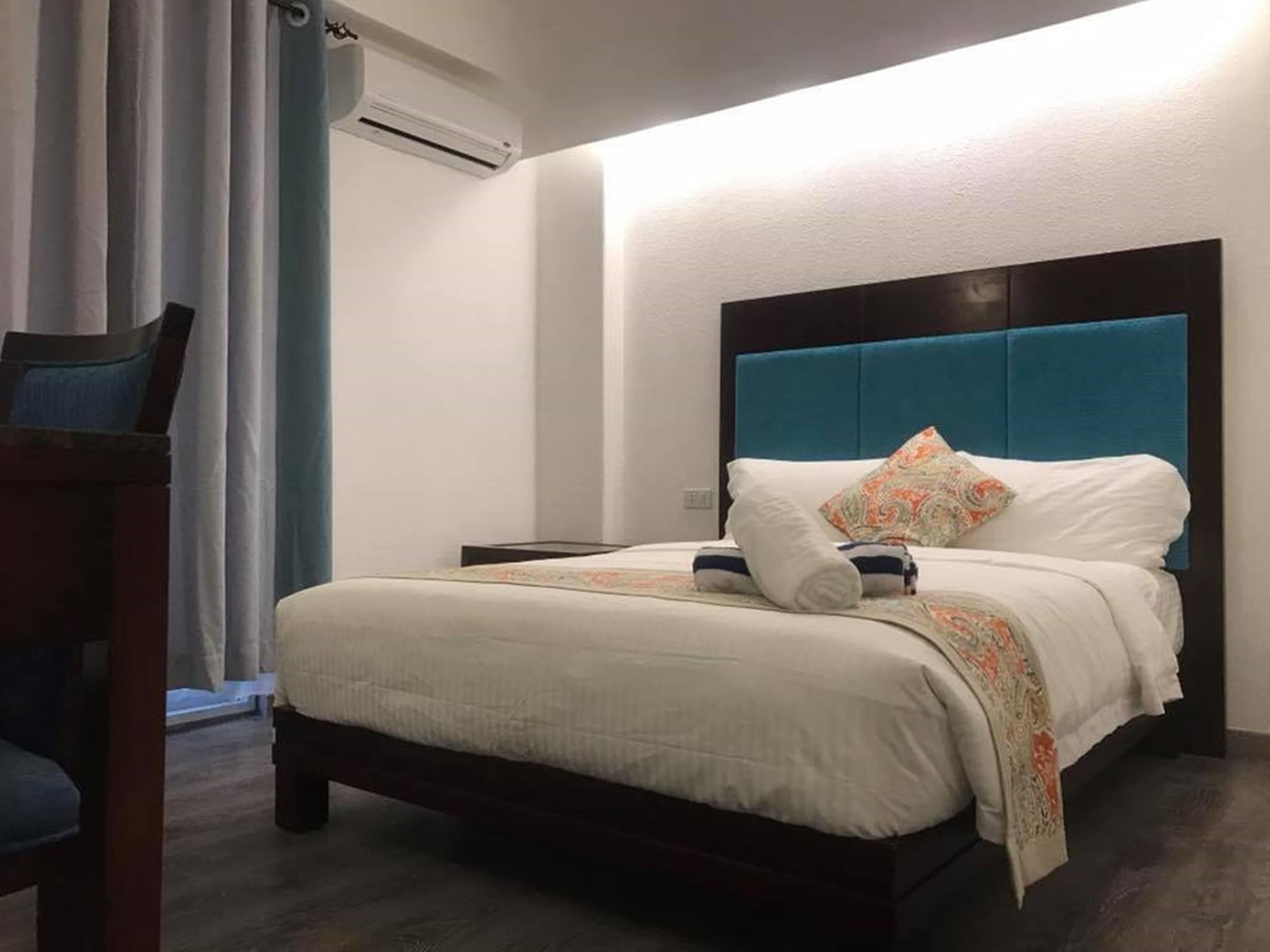 Deluxe, Double Bed