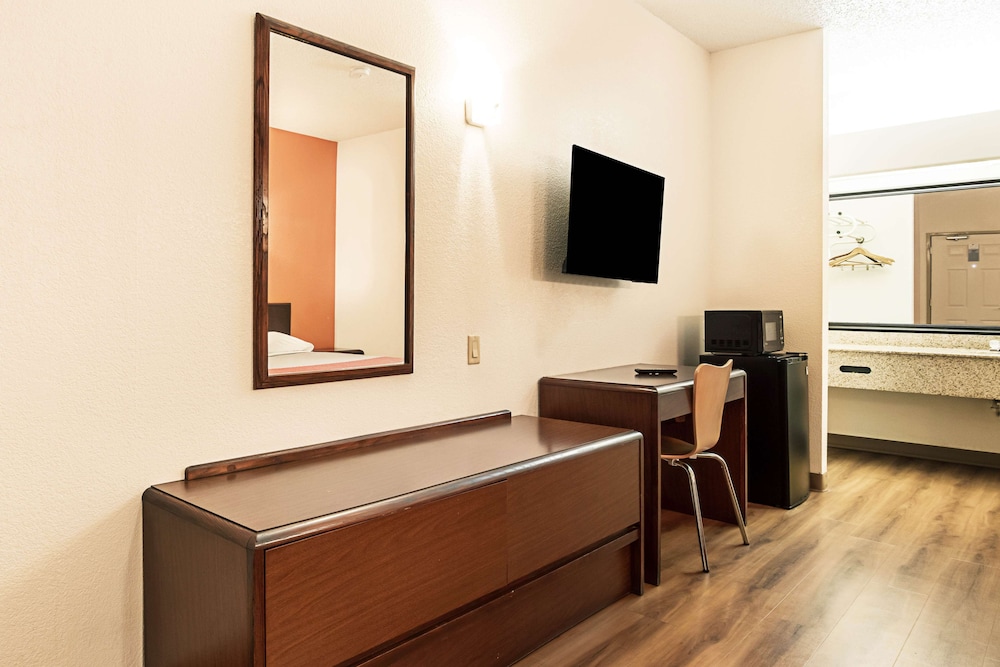 Motel6 Covington, TN 32/38